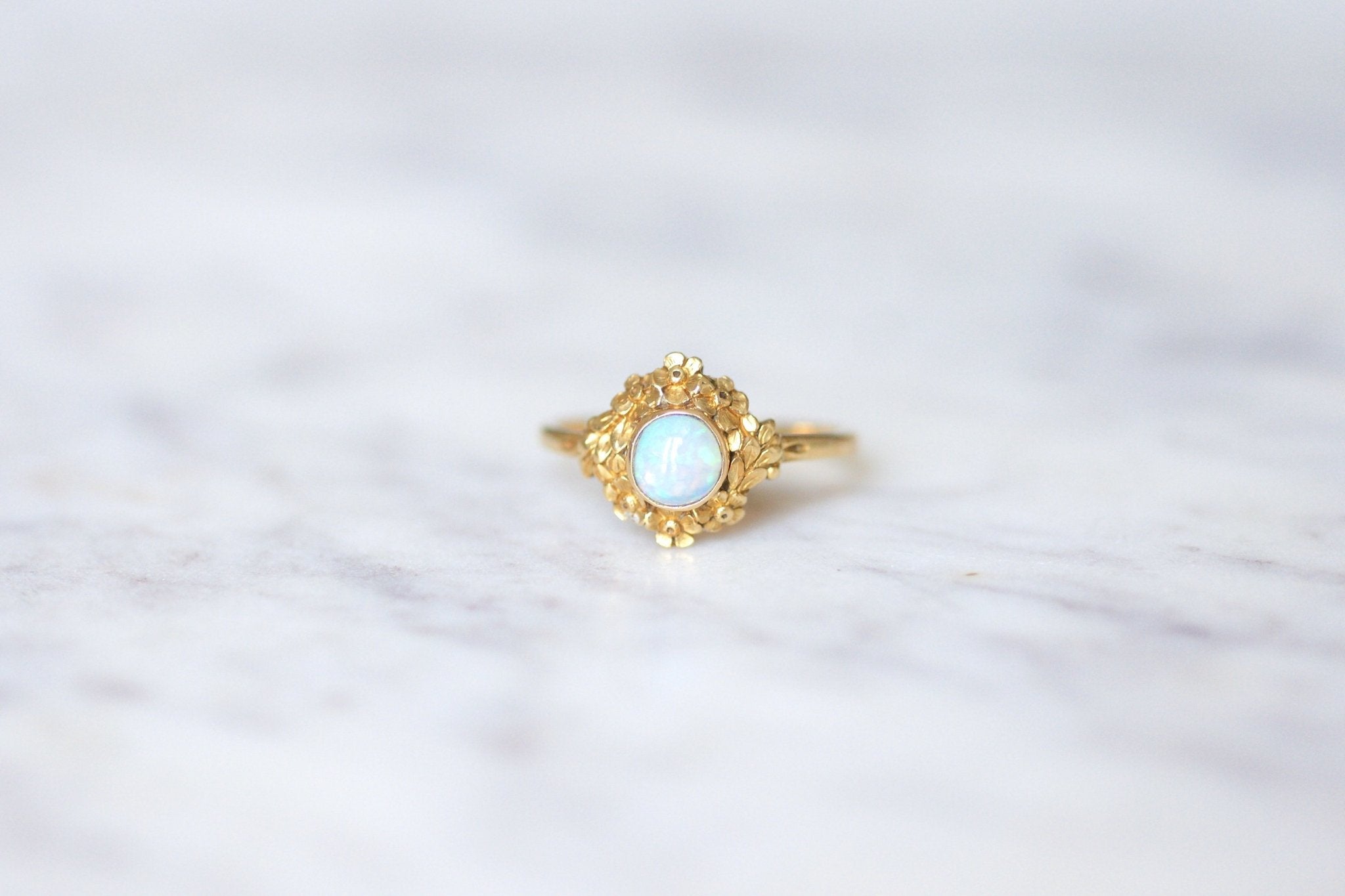 アールヌーボーのゴールドとオパールのフラワーリング｜ペネロペギャラリー