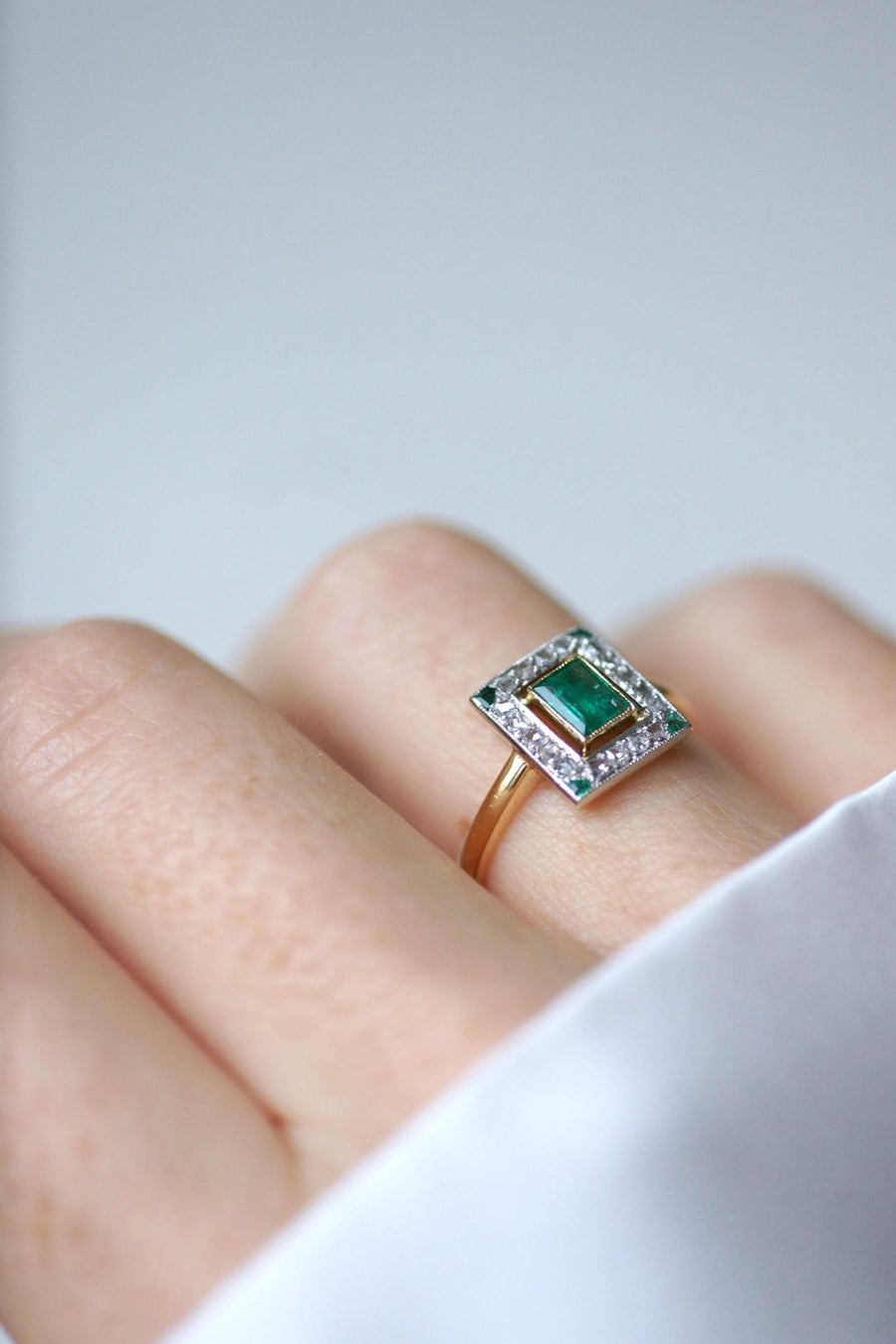 アールデコのエメラルドとダイヤモンドのリング - Galerie Pénélope