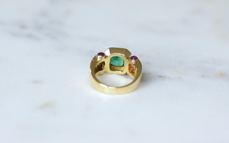 コロンビア産ヴィンテージ エメラルド、ダイヤモンド、ルビー イエローゴールド リング - Galerie Pénélope