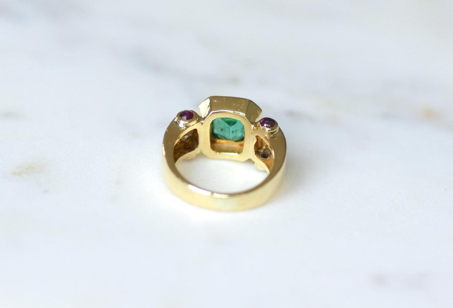 コロンビア産ヴィンテージ エメラルド、ダイヤモンド、ルビー イエローゴールド リング - Galerie Pénélope
