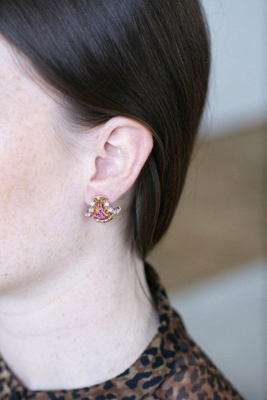 レトロなローズゴールド、ルビーとダイヤモンドのピアス - Galerie Pénélope