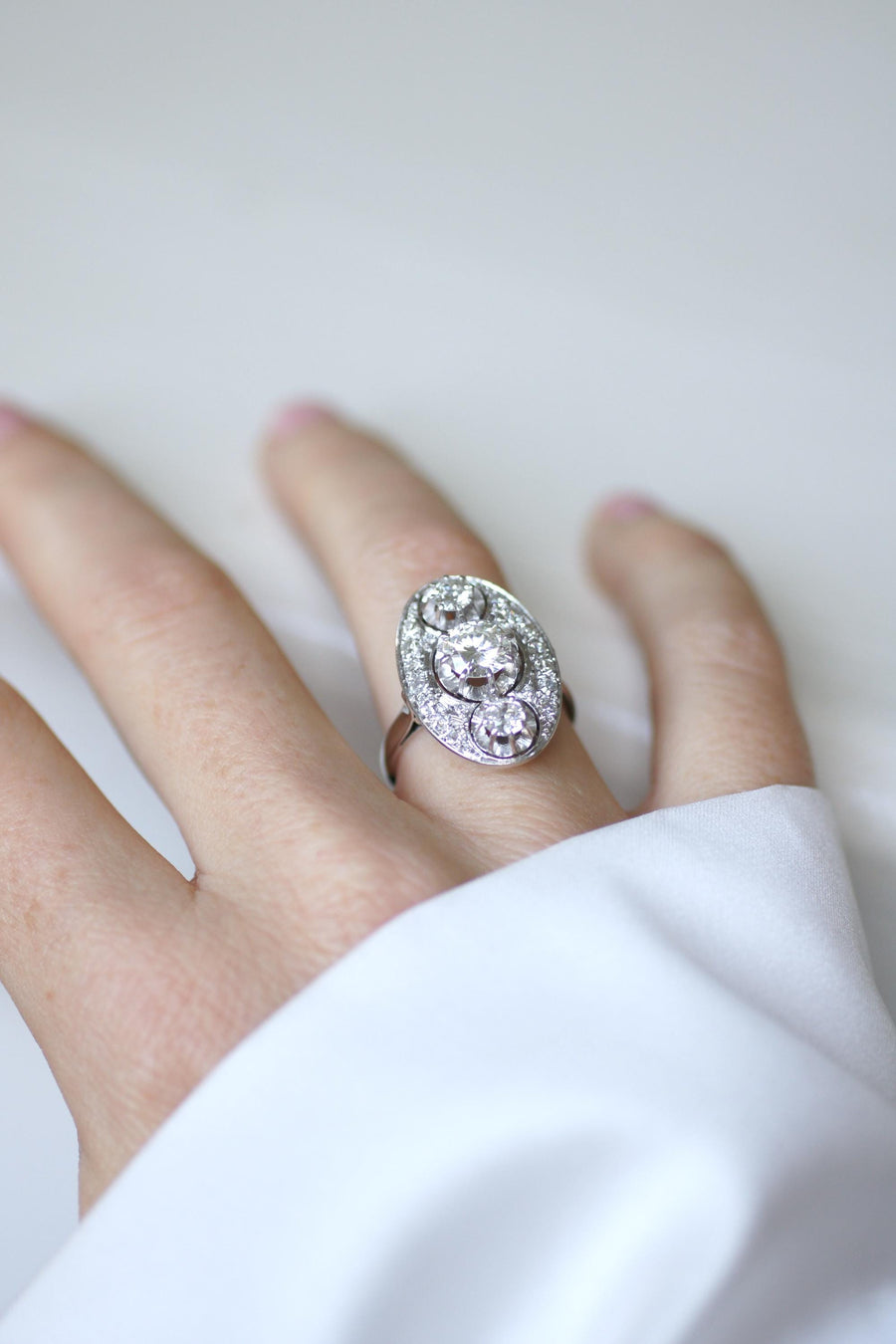 オーバル・アール・デコ・ダイヤモンド・リング 2.10カラット プラチナ＆ホワイトゴールド