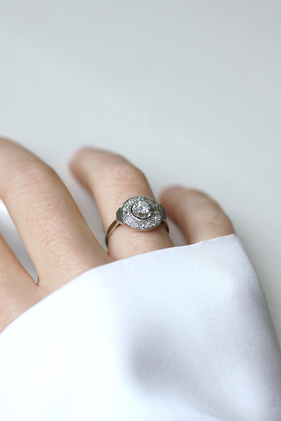 アールデコ・ターゲット・リング 0.75カラットのダイヤモンド、ホワイトゴールドとプラチナ