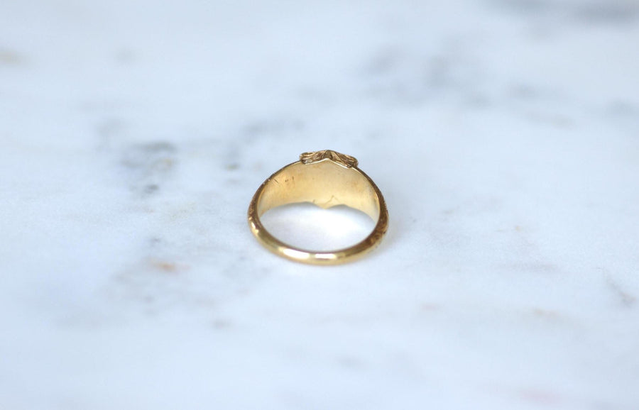 アンティーク・リング イエローゴールドにブラッドストーン・インタリオ