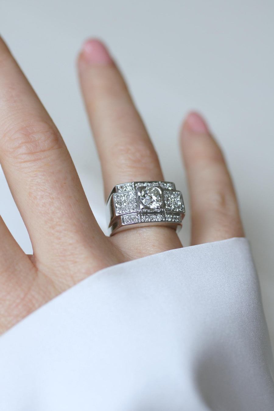 プラチナにダイヤモンド2.10カラットのラージ・アール・デコ・バンド・リング