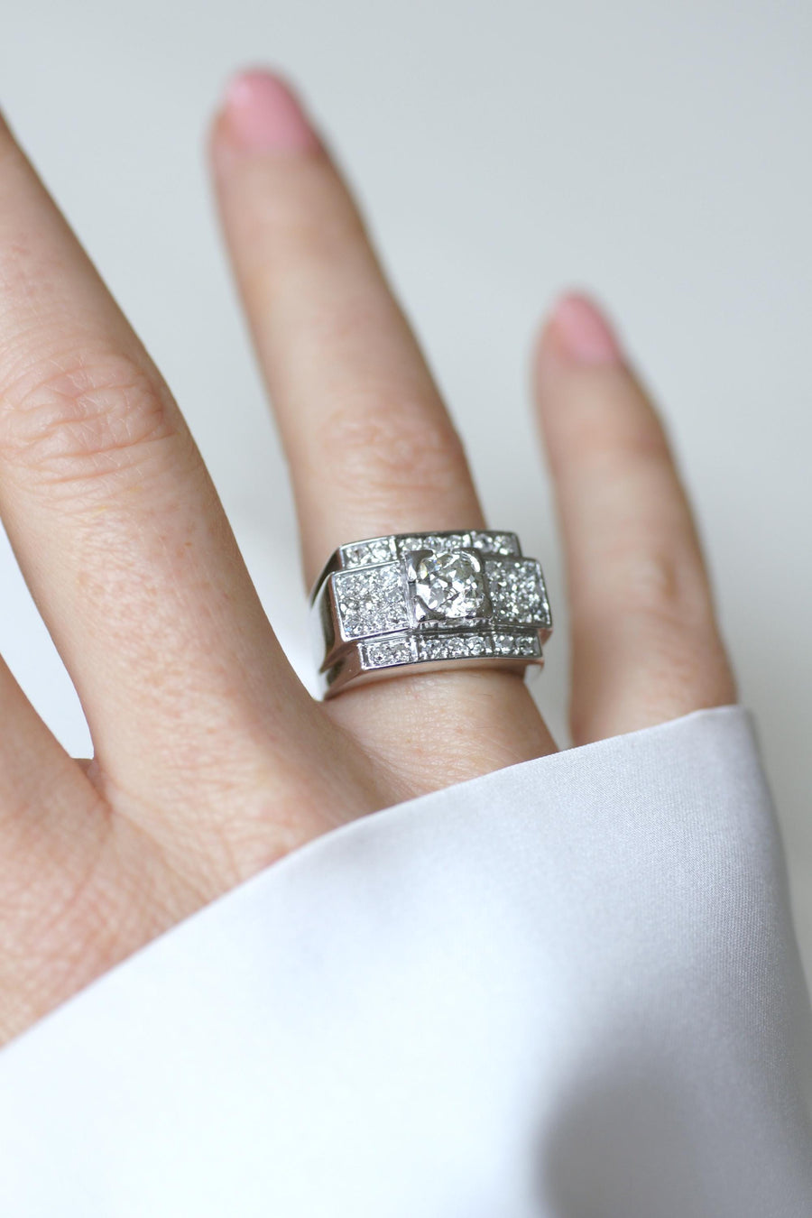 プラチナにダイヤモンド2.10カラットのラージ・アール・デコ・バンド・リング