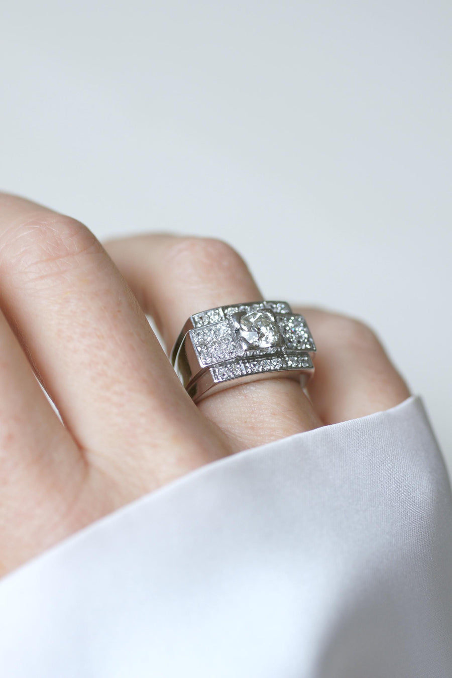 プラチナにダイヤモンド2.10カラットのラージ・アール・デコ・バンド・リング