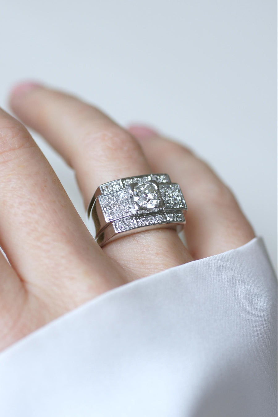 プラチナにダイヤモンド2.10カラットのラージ・アール・デコ・バンド・リング