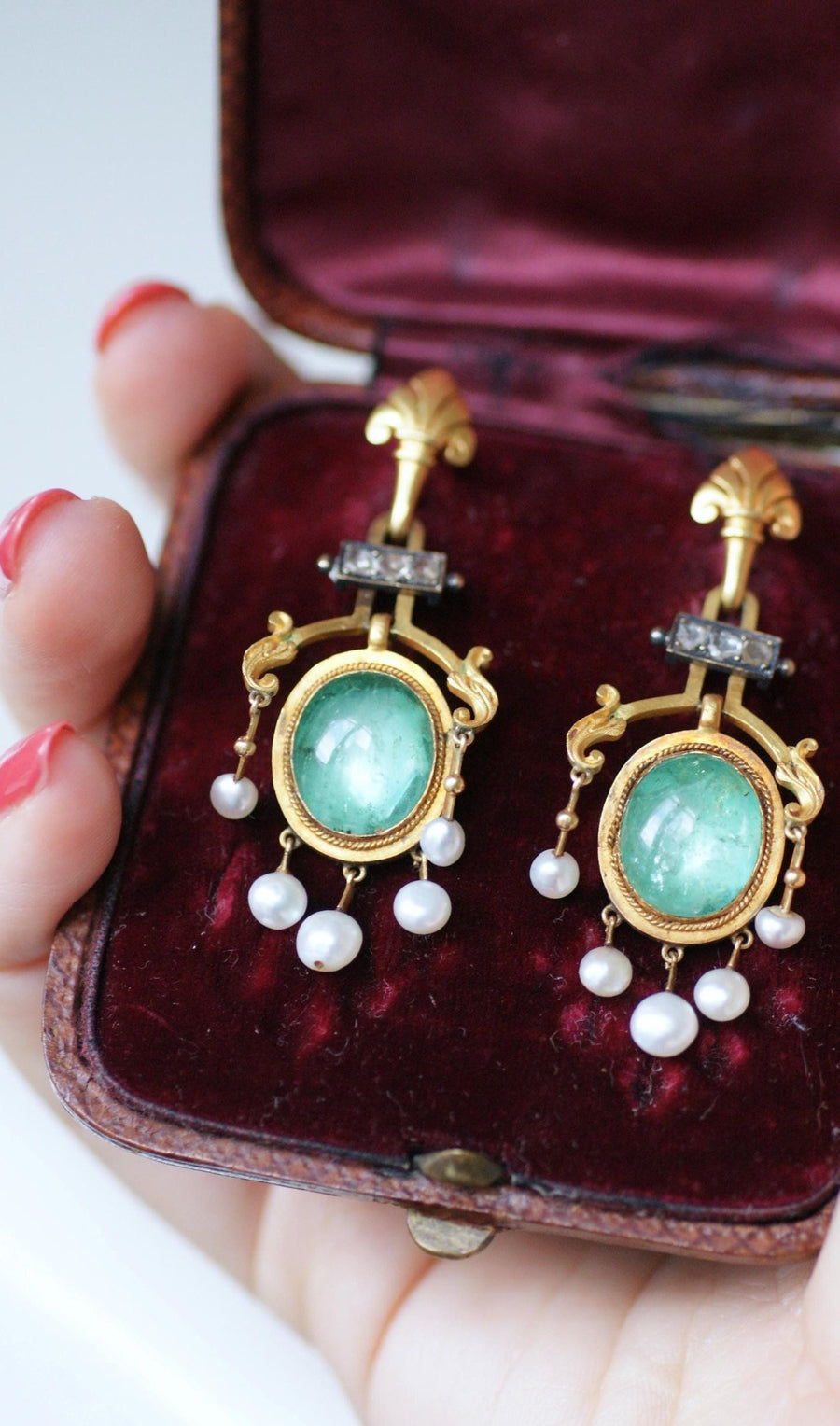 エメラルド、真珠、ダイヤモンド ピアス - Galerie Pénélope