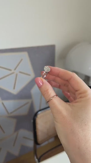 3.18カラットのダイヤモンドとバゲットカットのソリテールリング、ホワイトゴールド製