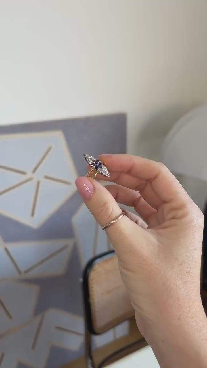 ダイヤモンドに囲まれたアンティーク・スターサファイア・リング、イエローゴールドとプラチナ