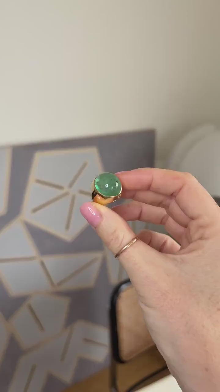 カボション・ボール・エメラルド 16カラット・イエローゴールド・リング