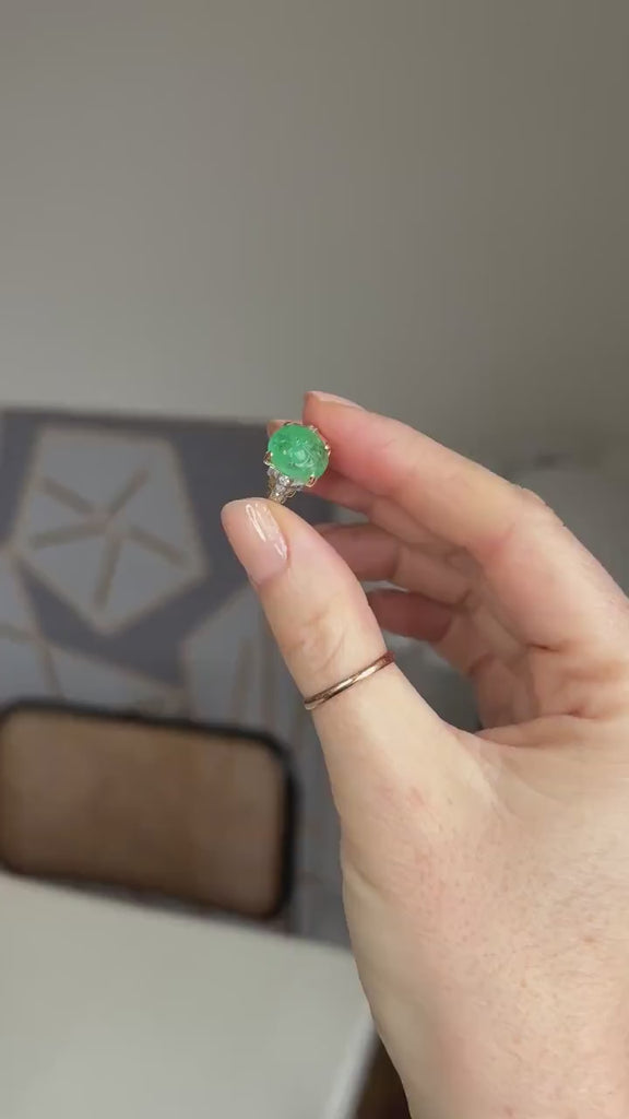 アールデコ様式のエメラルドカボションリング、刻印入り、ダイヤモンド付き、ゴールドとプラチナ製