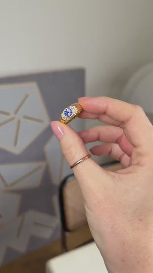 セイロンサファイア1.00カラットとダイヤモンドのイエローゴールド製リング