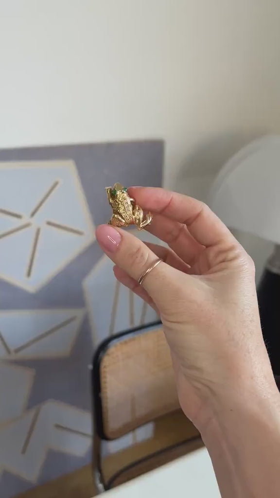 エメラルドとダイヤモンドのフロッグ・リング、イエローゴールド