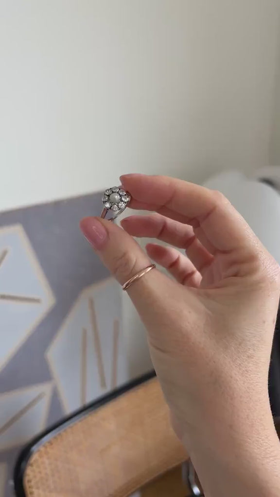 ホワイトゴールドとプラチナにボタンパールとダイヤモンドのアンティーク・デイジー・リング