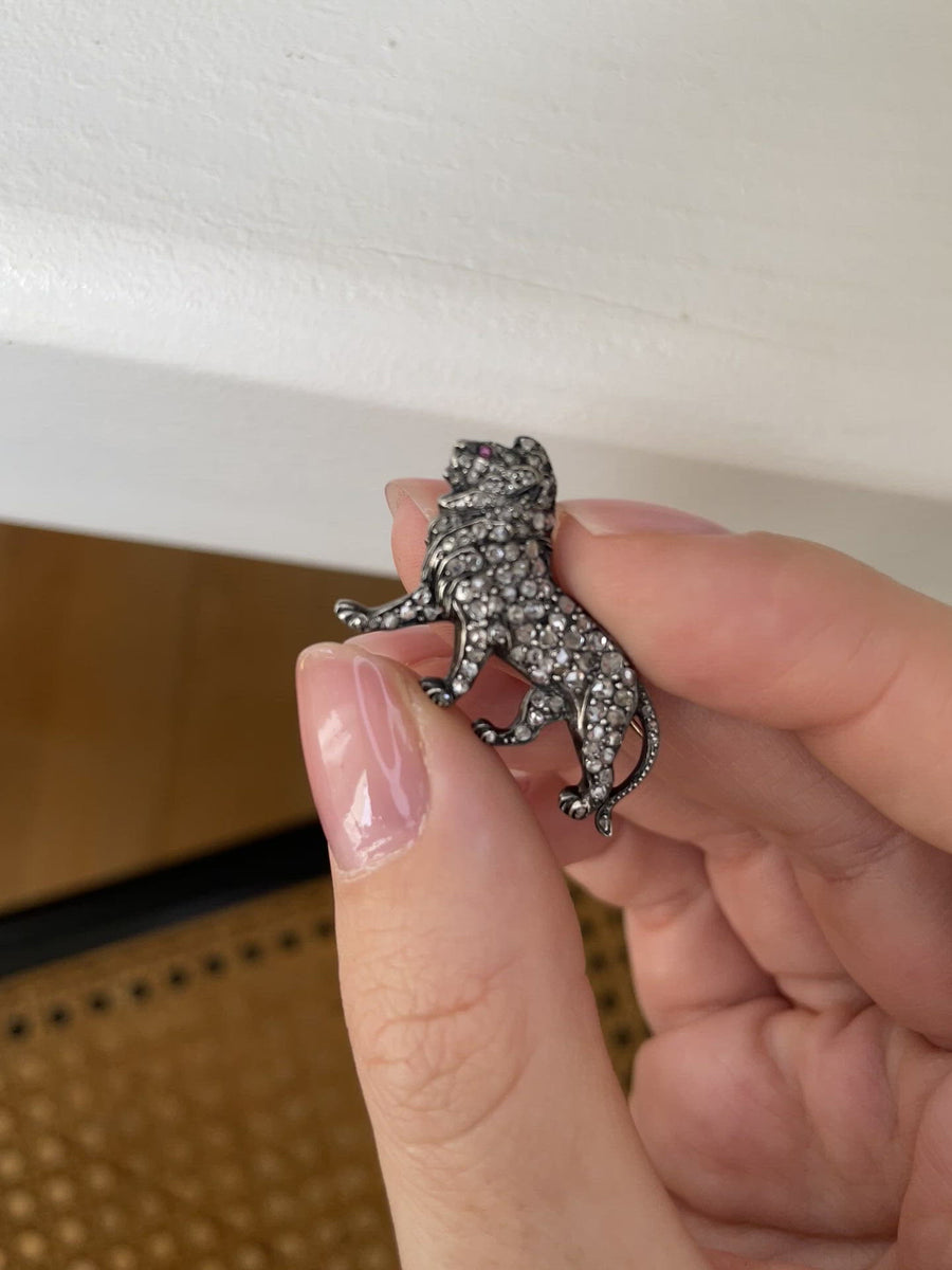 ライオンブローチダイヤモンド