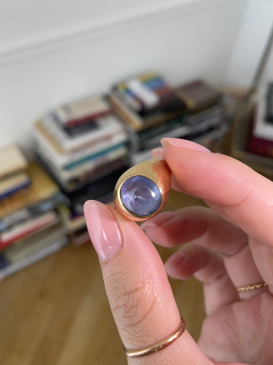 イエローゴールドとスターサファイアのリング