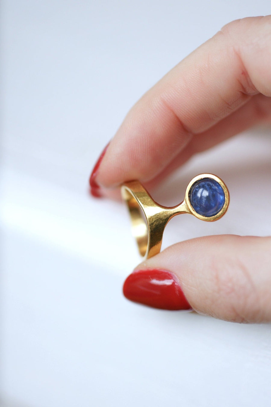70s Burmese Sapphire Ring by Costanza - ペネロペギャラリー