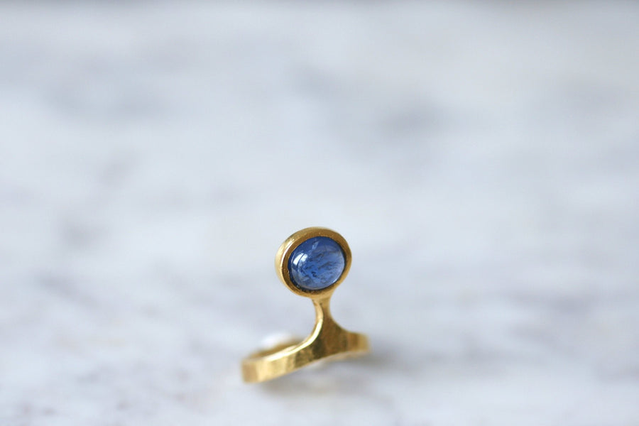 70s Burmese Sapphire Ring by Costanza - ペネロペギャラリー