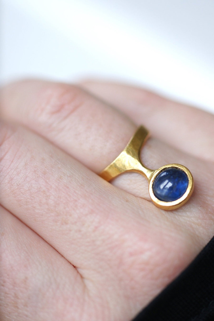 70s Burmese Sapphire Ring by Costanza - ペネロペギャラリー