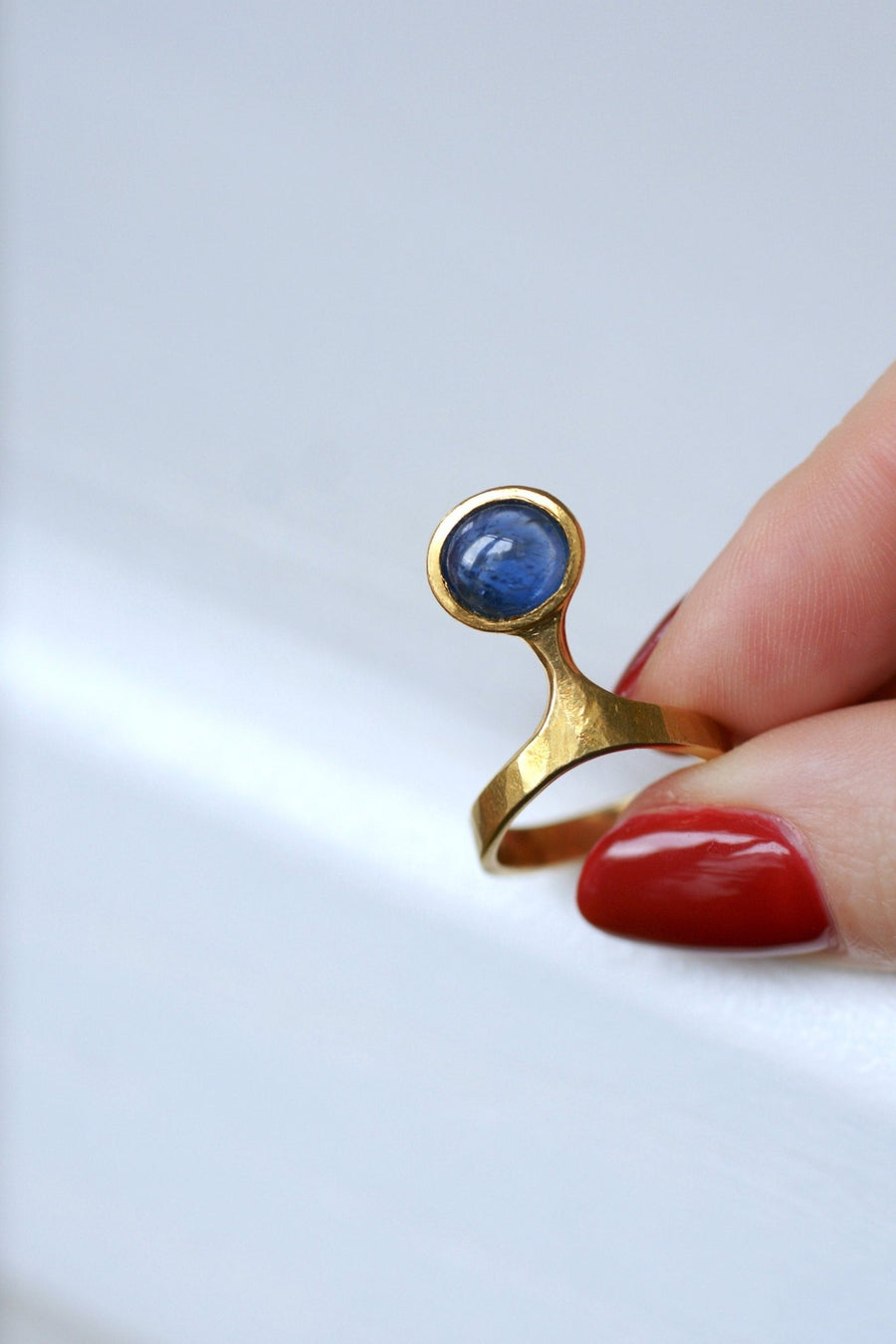 70s Burmese Sapphire Ring by Costanza - ペネロペギャラリー