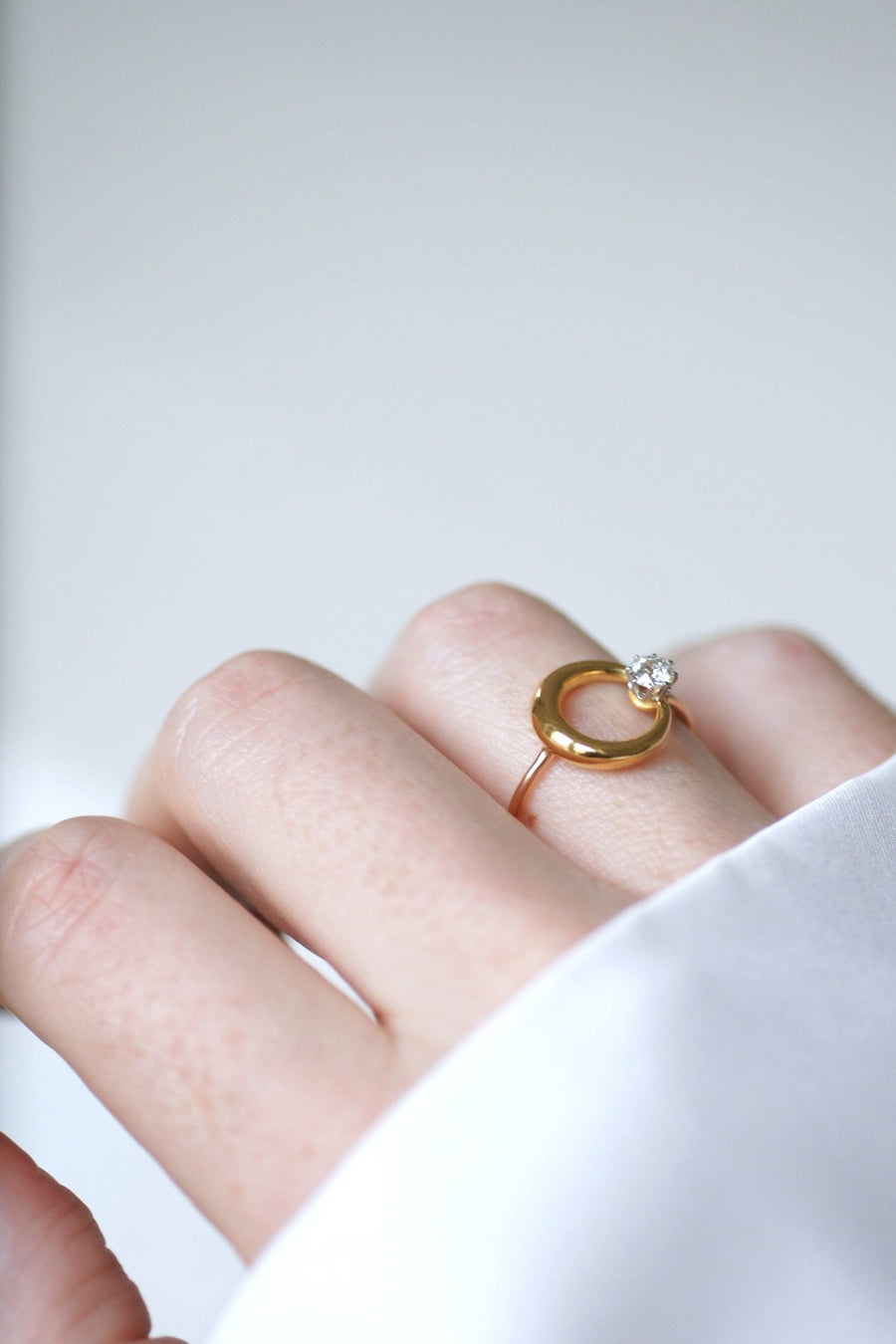 ダイヤモンドとゴールドの三日月リング - Galerie Pénélope