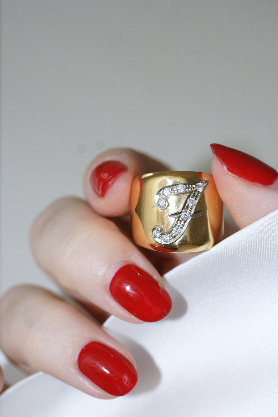 ゴールドバンドリング レターF - ペネロペギャラリー