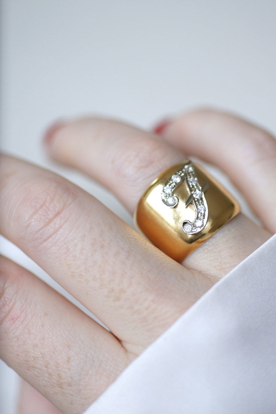 ゴールドバンドリング レターF - ペネロペギャラリー