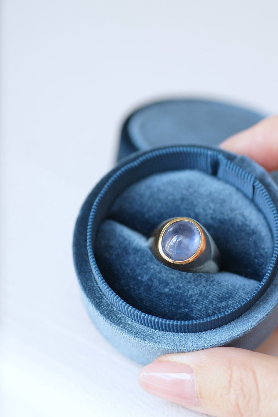 ヴィンテージ・イエローゴールド＆スターサファイアリング - Galerie Pénélope