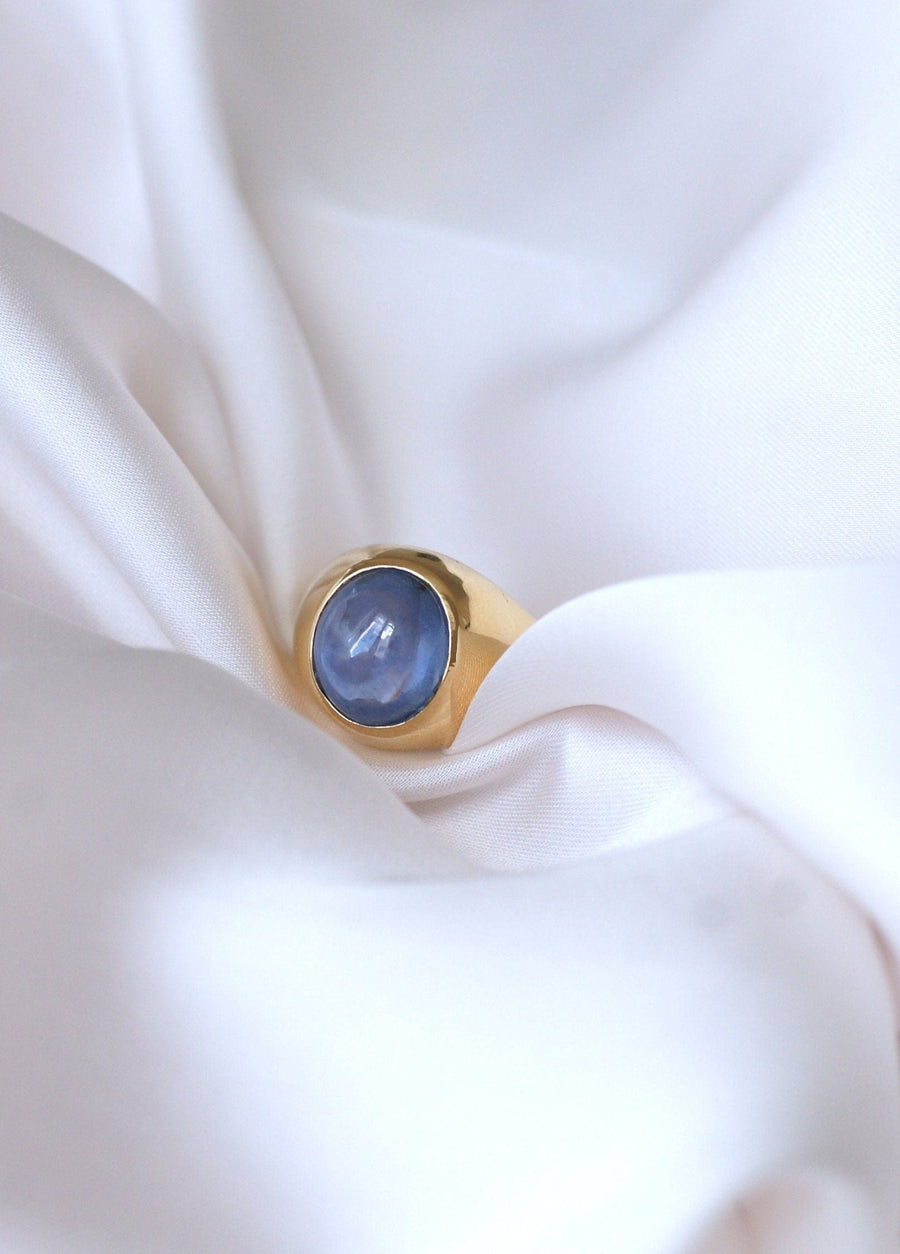 ヴィンテージ・イエローゴールド＆スターサファイアリング - Galerie Pénélope