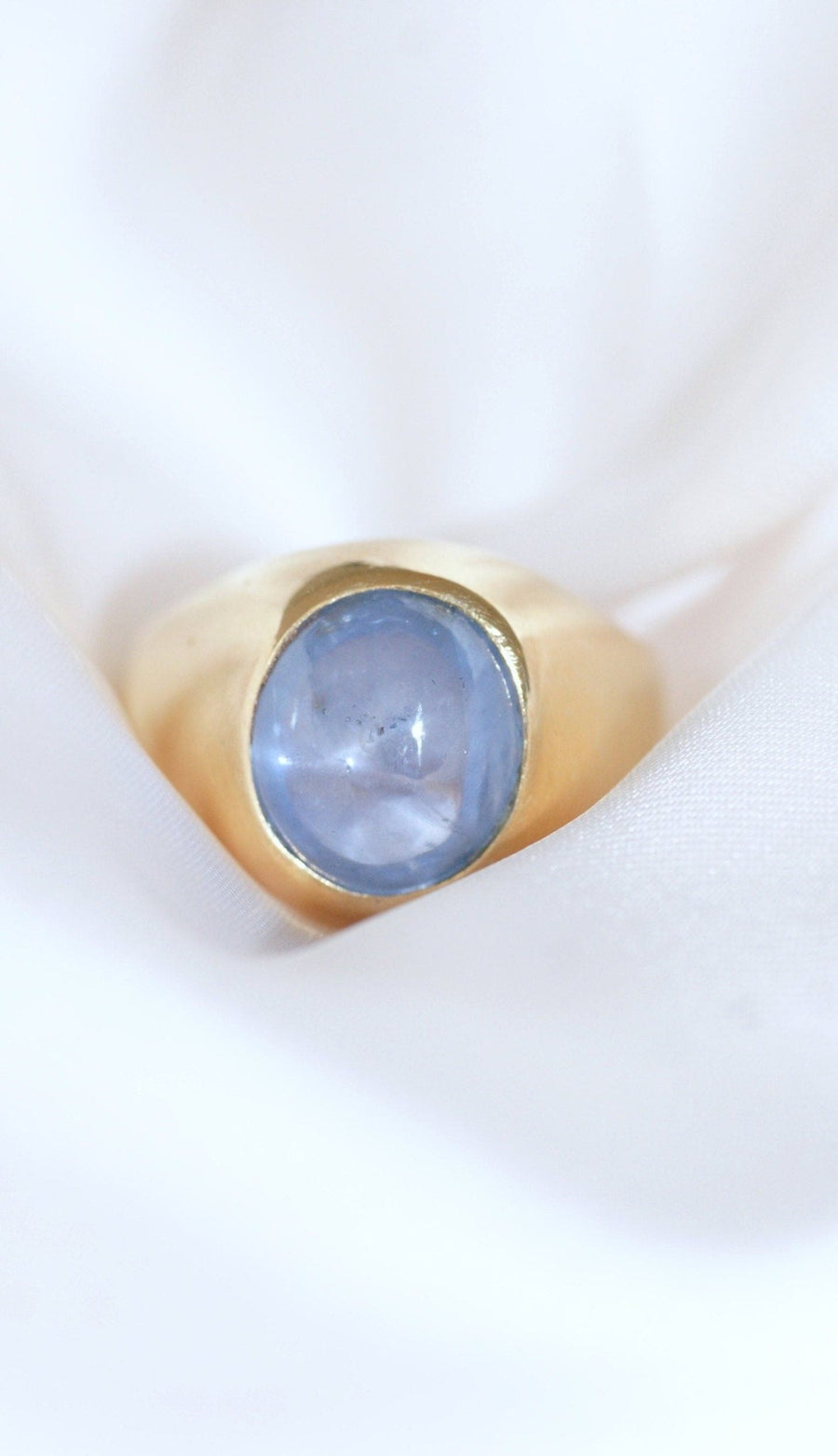 ヴィンテージ・イエローゴールド＆スターサファイアリング - Galerie Pénélope