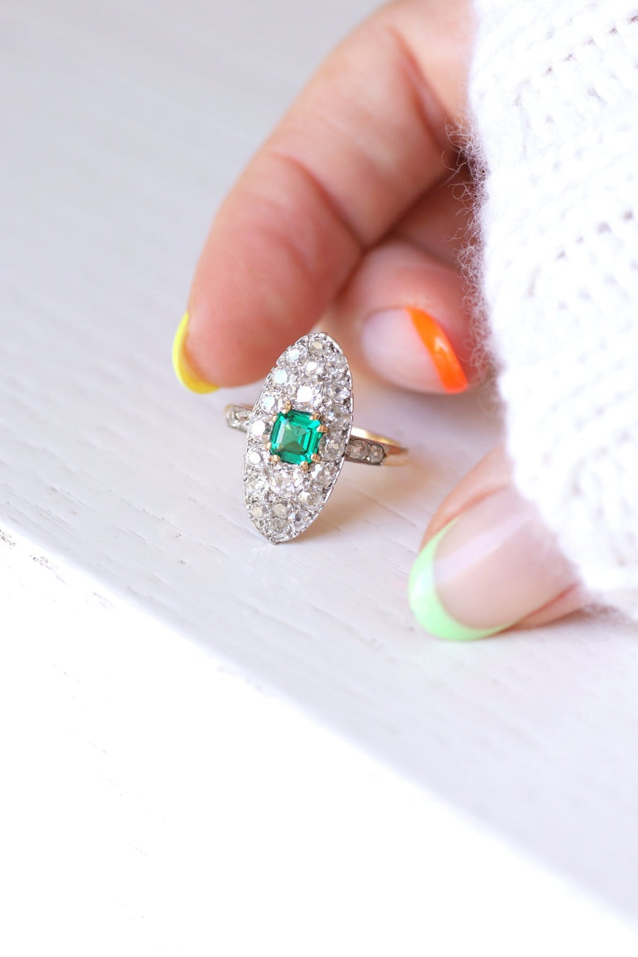 Marquise Belle Epoque エメラルドリング（ゴールド、プラチナにダイヤモンドをセット） - Galerie Pénélope