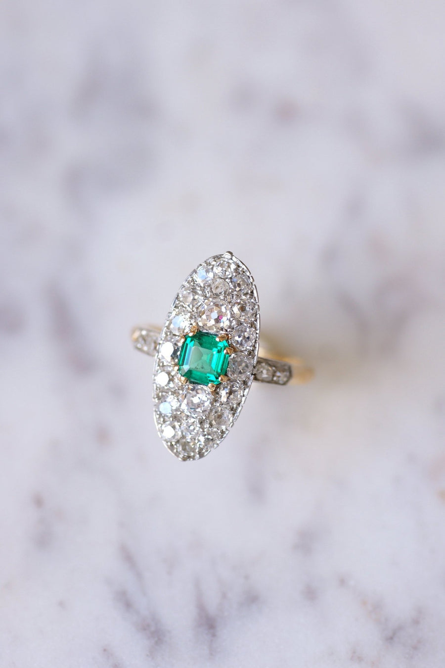 Marquise Belle Epoque エメラルドリング（ゴールド、プラチナにダイヤモンドをセット） - Galerie Pénélope