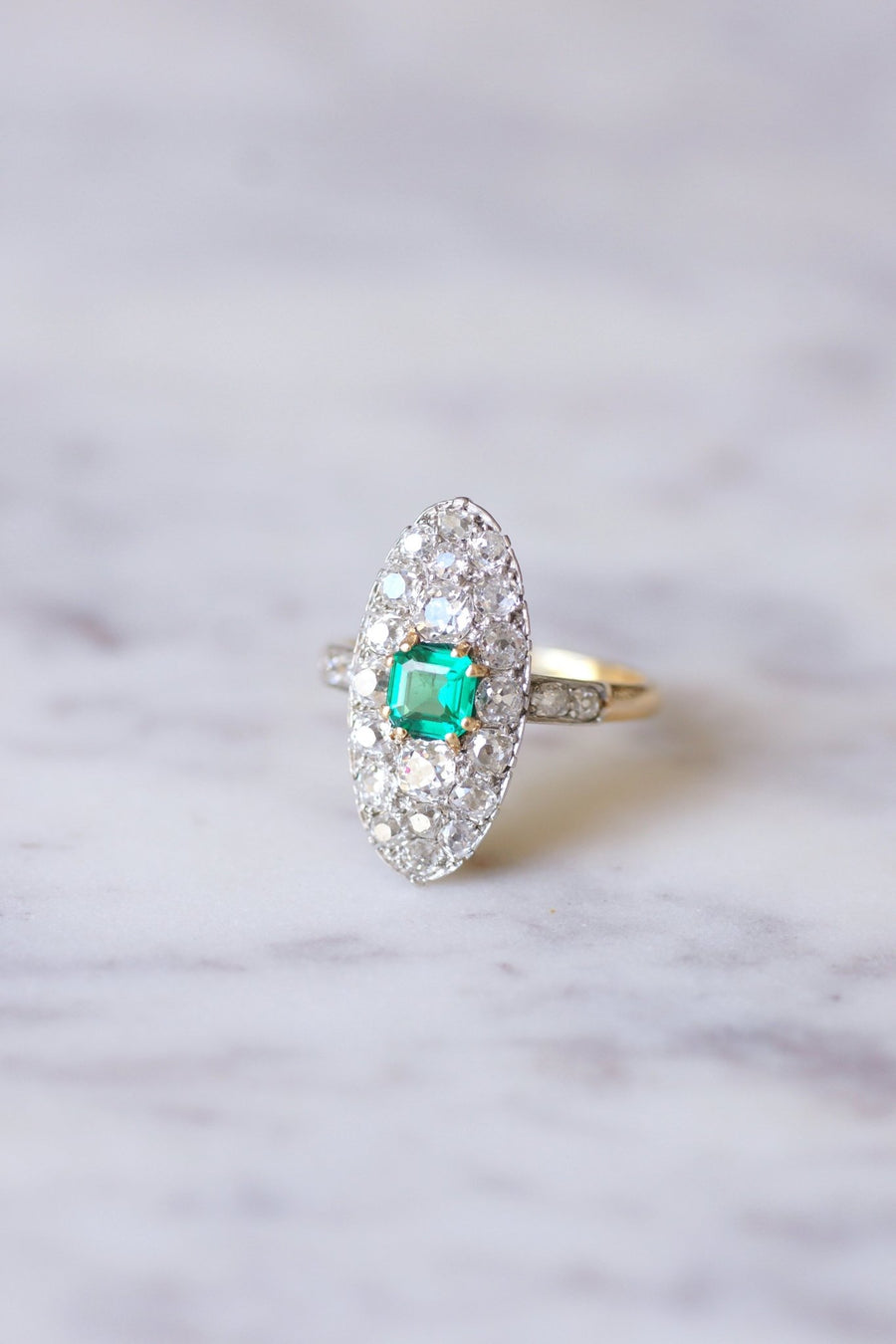 Marquise Belle Epoque エメラルドリング（ゴールド、プラチナにダイヤモンドをセット） - Galerie Pénélope