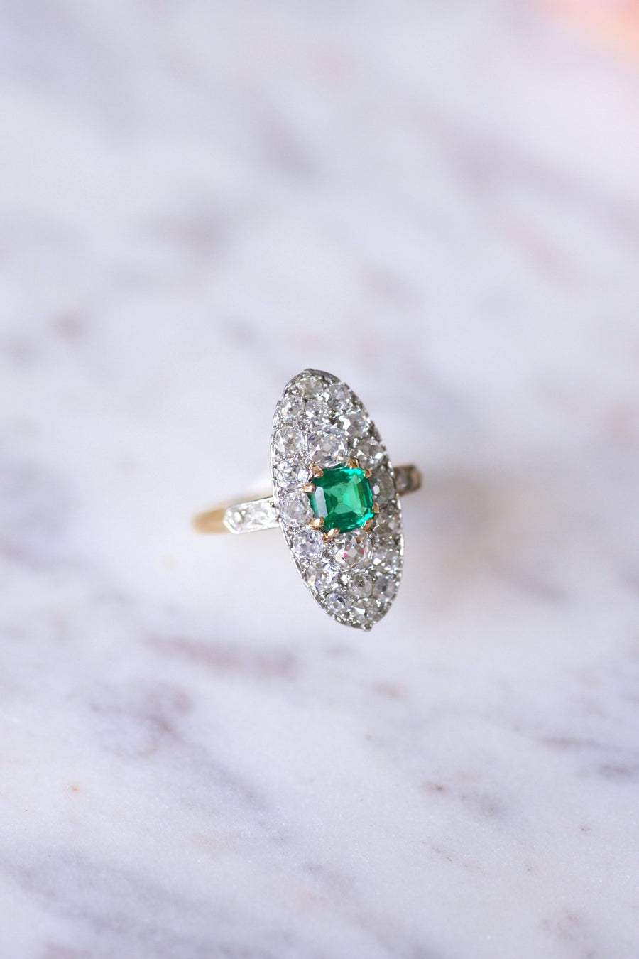Marquise Belle Epoque エメラルドリング（ゴールド、プラチナにダイヤモンドをセット） - Galerie Pénélope