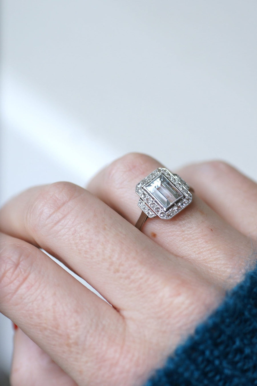 長方形のアール・デコ調アクアマリンとダイヤモンドのリング - Galerie Pénélope
