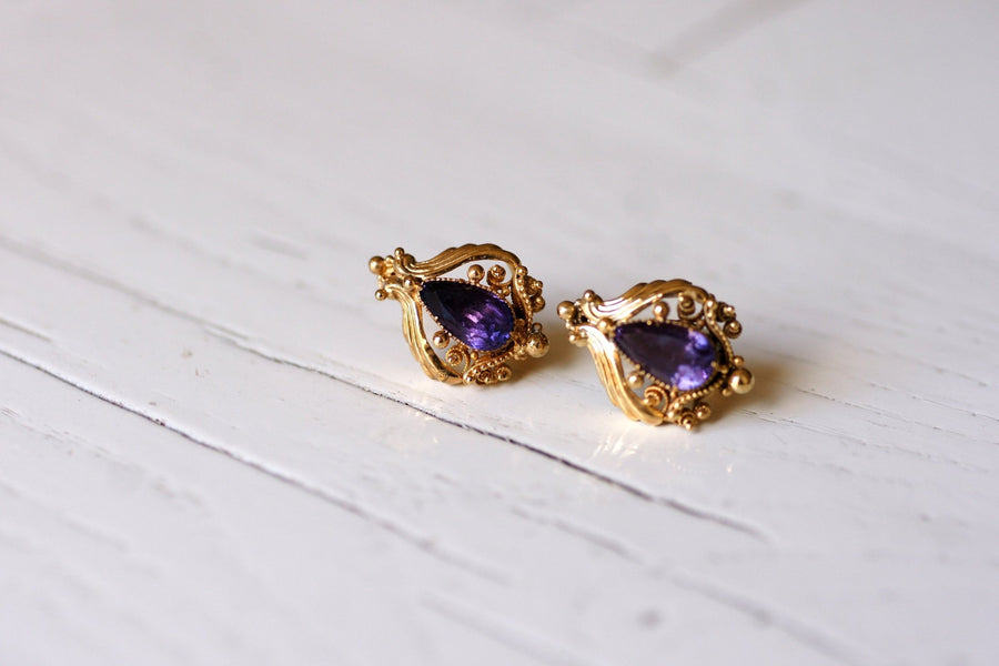 アンティークゴールドとアメジストのスリーパーピアス - Penelope Gallery