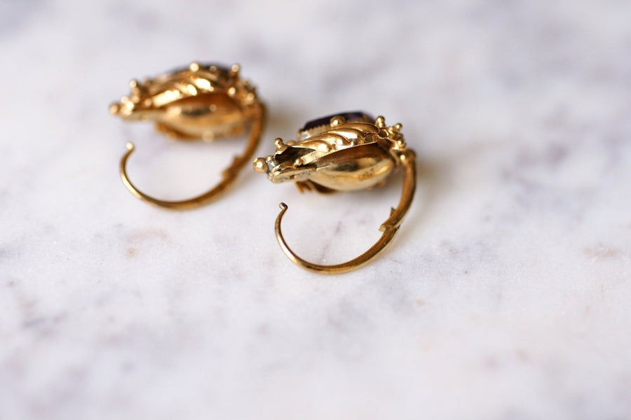 アンティークゴールドとアメジストのスリーパーピアス - Penelope Gallery