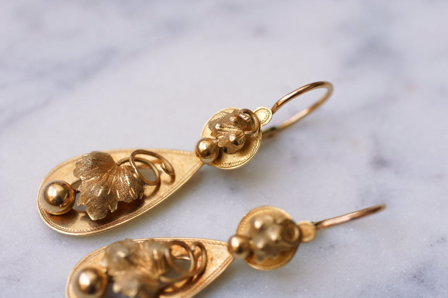 アンティークゴールド "vine leaf "スリーパーピアス - Penelope Gallery