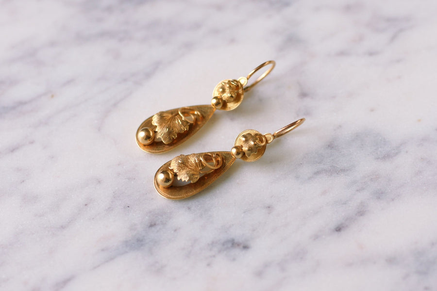 アンティークゴールド "vine leaf "スリーパーピアス - Penelope Gallery