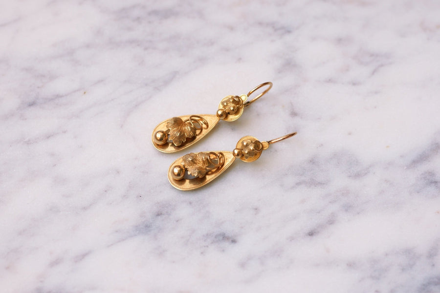 アンティークゴールド "vine leaf "スリーパーピアス - Penelope Gallery
