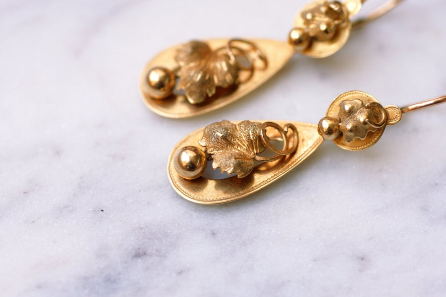 アンティークゴールド "vine leaf "スリーパーピアス - Penelope Gallery