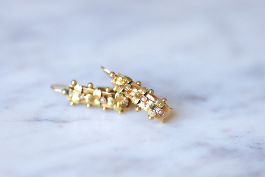 アンティークゴールドとパールのスリーパーピアス - Penelope Gallery