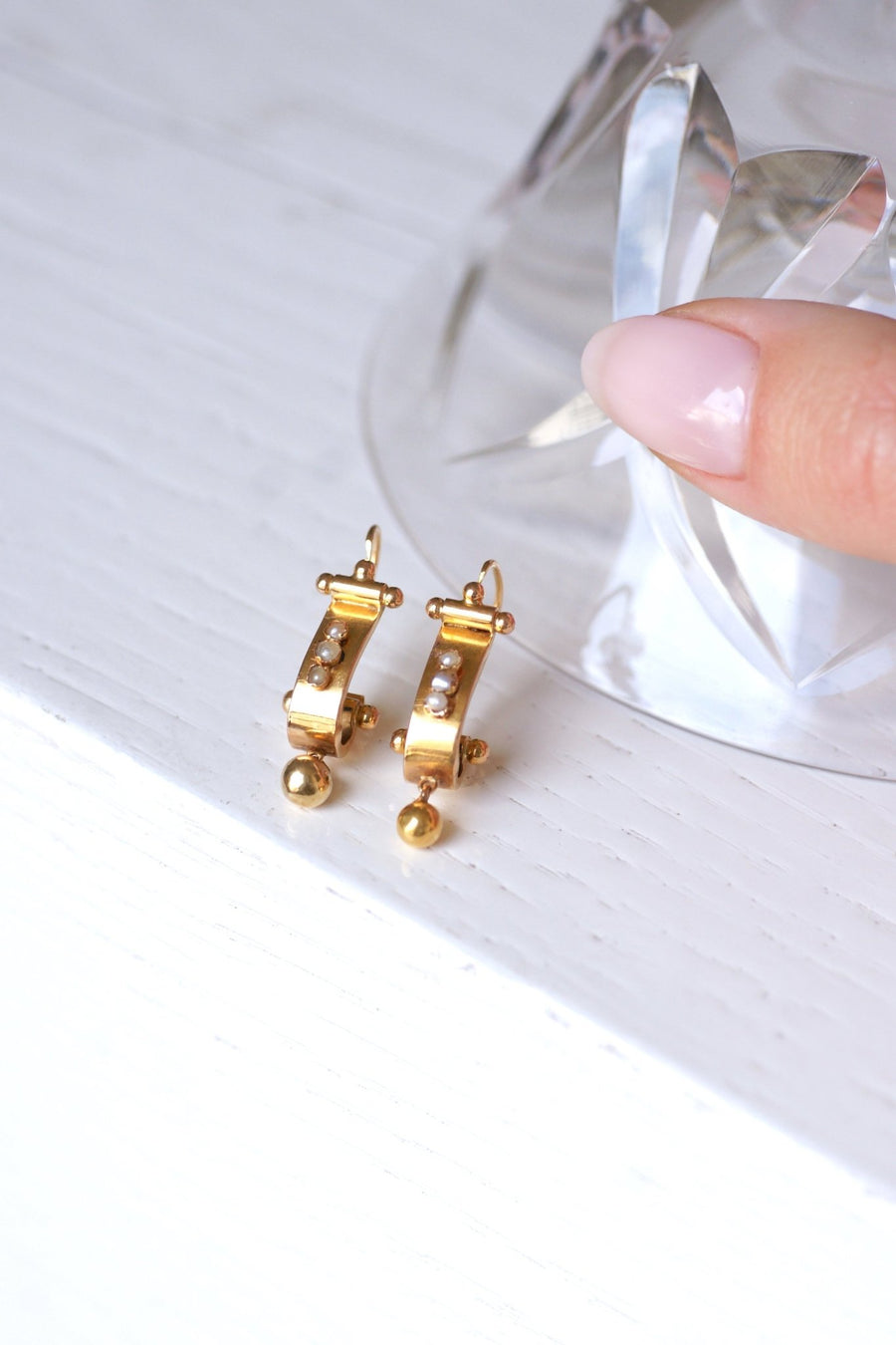 アンティークピンクゴールドとパールのスリーパーピアス - Penelope Gallery