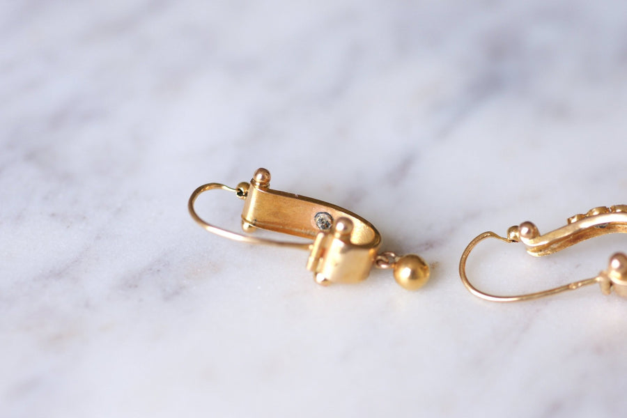 アンティークピンクゴールドとパールのスリーパーピアス - Penelope Gallery