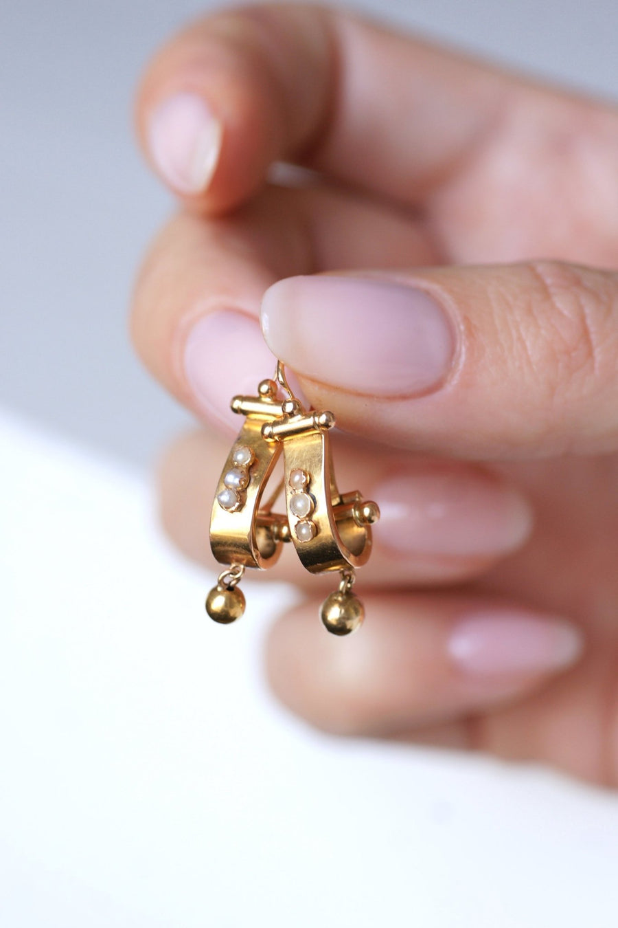 アンティークピンクゴールドとパールのスリーパーピアス - Penelope Gallery