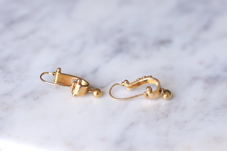 アンティークピンクゴールドとパールのスリーパーピアス - Penelope Gallery