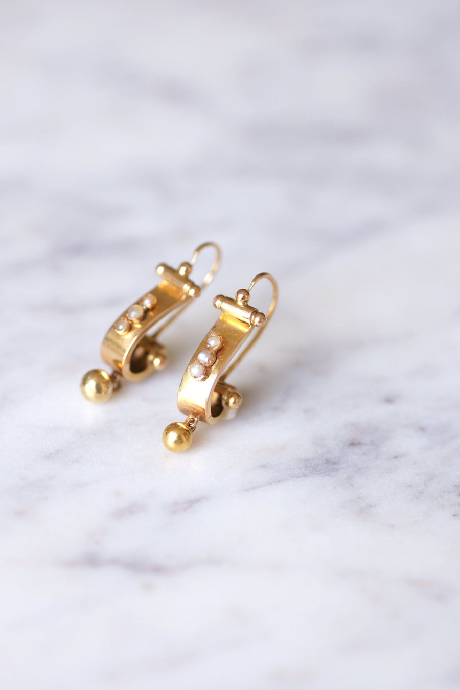 アンティークピンクゴールドとパールのスリーパーピアス - Penelope Gallery