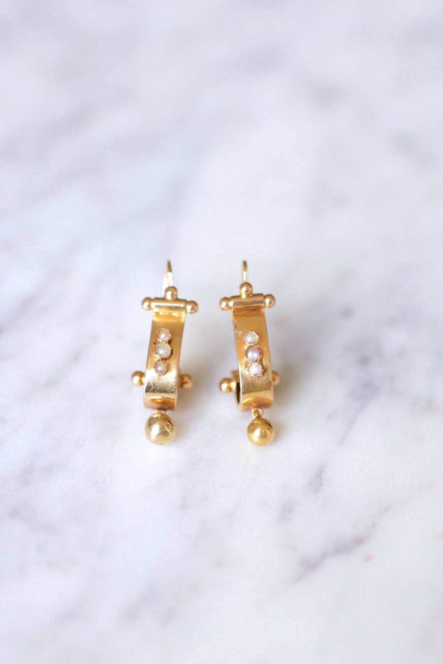 アンティークピンクゴールドとパールのスリーパーピアス - Penelope Gallery